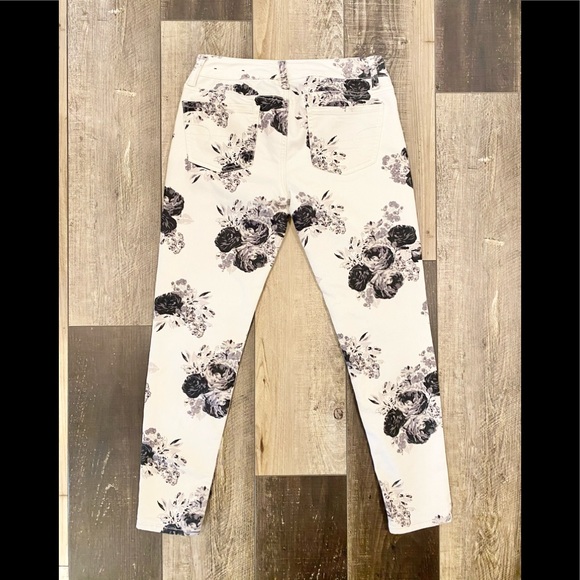 American Eagle Black White and Gray Floral Skinny Jeans - Picture 2 of 10